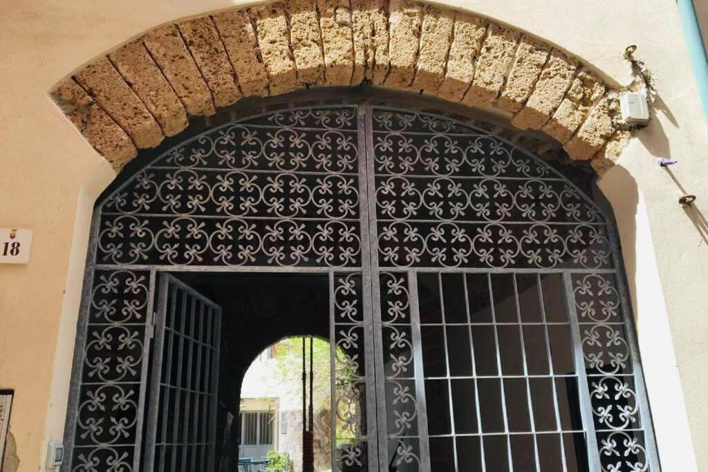 Wonderful Apartment In Old Alghero Exteriör bild